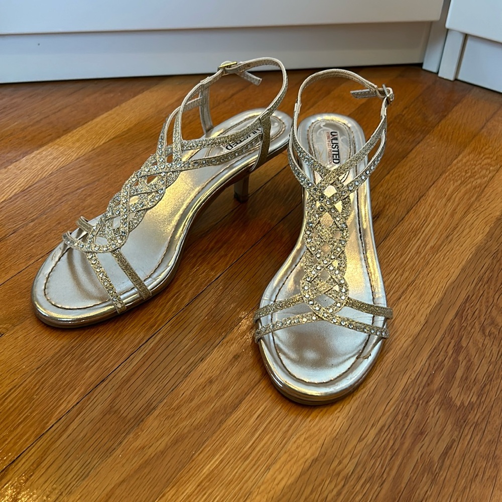 Unlisted by Kenneth Cole kitten heel shoes